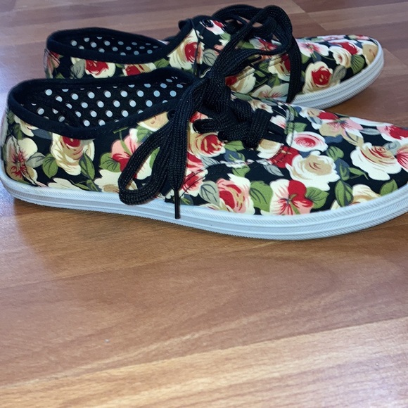 Shoes - Floral sneakers. Size 8. New without tags